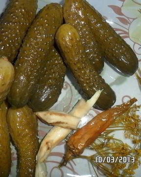 Маринованные огурчики с эстрагоном