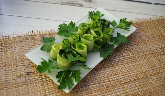 маринованные огуречные слайсы