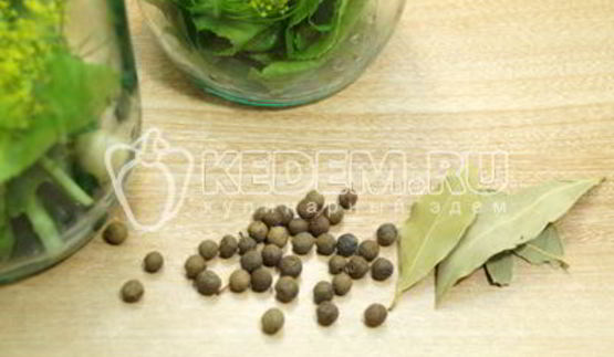 маринованные огурцы в литровых банках