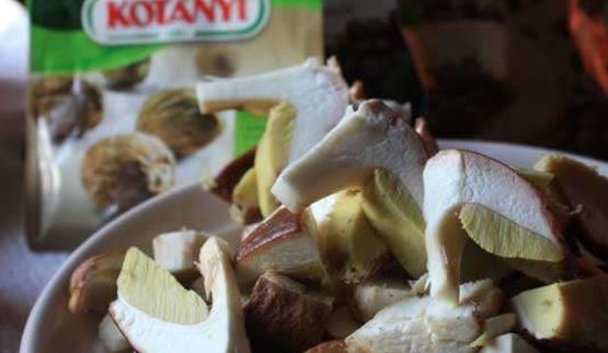 маринованные подосиновики и белые грибы