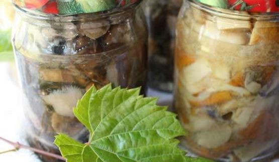 маринованные подосиновики и белые грибы