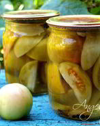 Маринованные зеленые помидоры дольками
