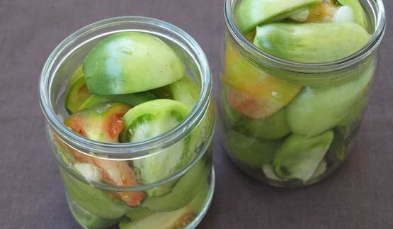 маринованные зеленые помидоры дольками