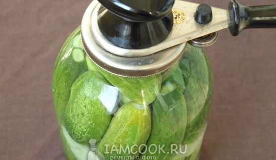 огурцы, маринованные с капустой