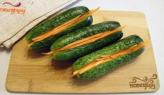 огурцы маринованные с морковью