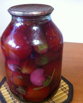 Помидоры маринованные со свеклой и огурцами