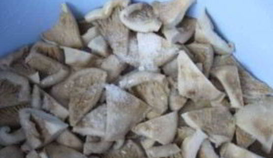 соленые грузди в банках на зиму