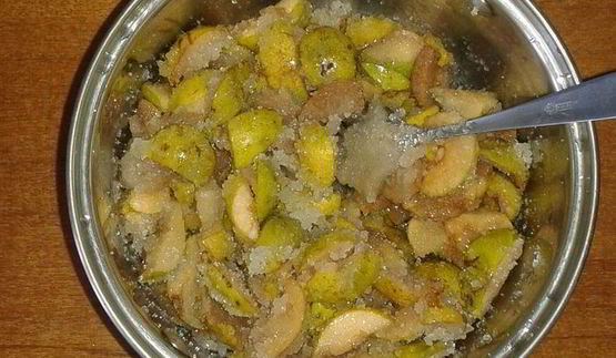 грушевое варенье с грецкими орехами и черносливом