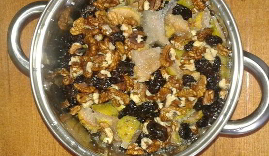 грушевое варенье с грецкими орехами и черносливом
