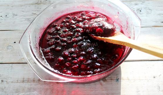 густое варенье из вишни с косточкой