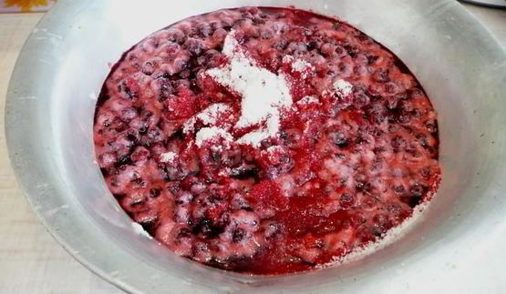 густое вишневое варенье