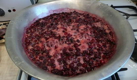 густое вишневое варенье