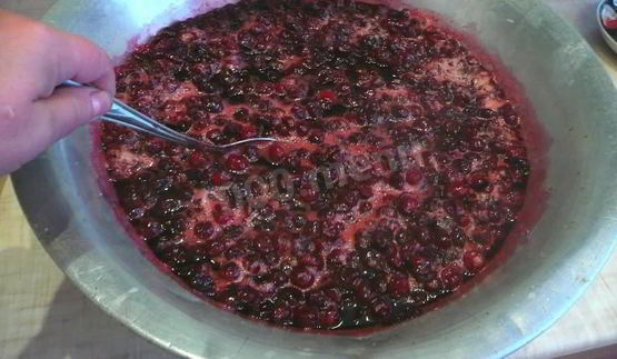 густое вишневое варенье