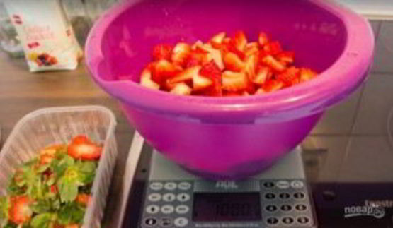 клубничное варенье с целыми ягодами