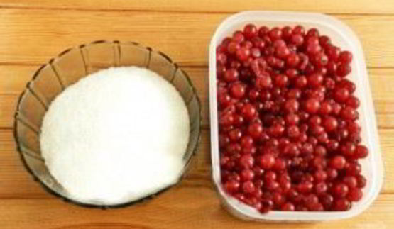 красная смородина с сахаром
