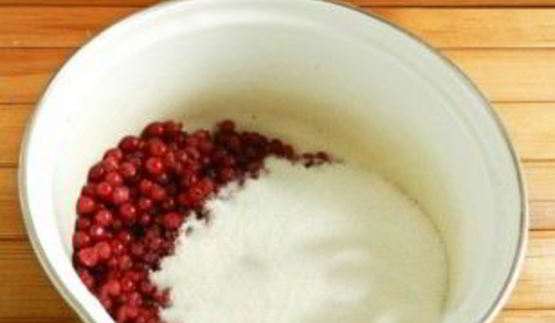 красная смородина с сахаром