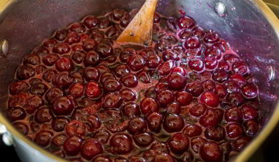 мамино вишневое варенье