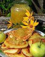 Оладушки с яблочным вареньем