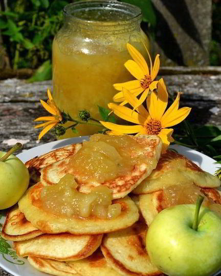 Рецепт оладушек с яблочным вареньем