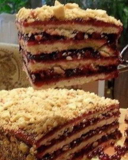 Рецепт простого тортика с брусничным вареньем