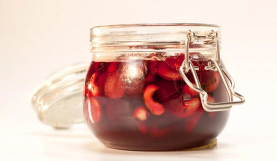 пряное варенье из вишни с орехами