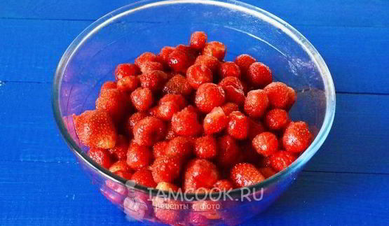 сырое варенье из клубники