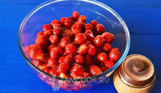 сырое варенье из клубники