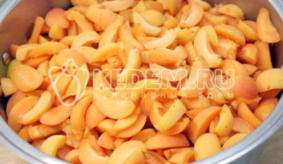 варенье из абрикосов с грецкими орехами