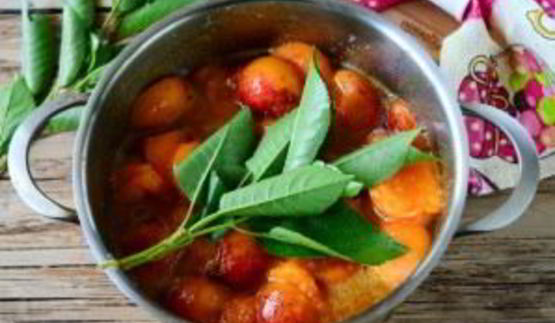 варенье из абрикосов с листьями вишни