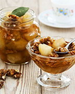 Варенье из яблок с грецкими орехами в мультиварке