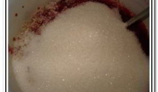 вишневое варенье с миндалем и шоколадом