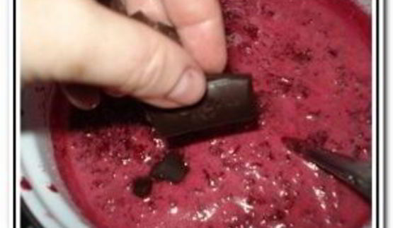 вишневое варенье с миндалем и шоколадом