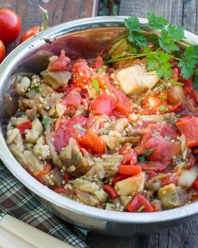 Аджапсандал на мангале