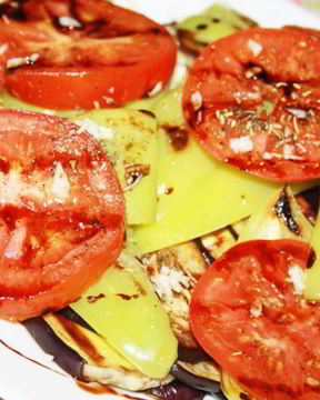 Антипасти из баклажана, сладкого перца и помидора