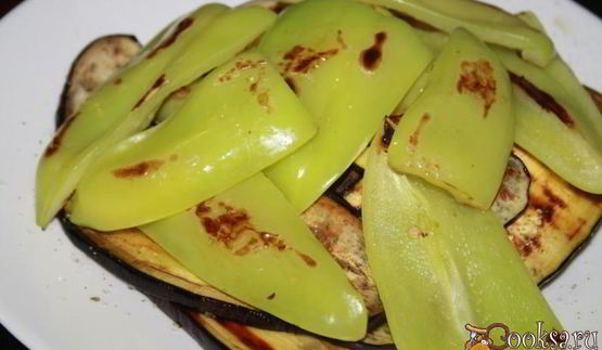 антипасти из баклажана, сладкого перца и помидора