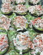 Авокадо, фаршированные морепродуктами