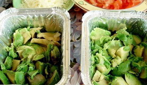 авокадо запеченные под яично-сливочным соусом