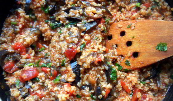 булгур с баклажанами, томатами и моцареллой