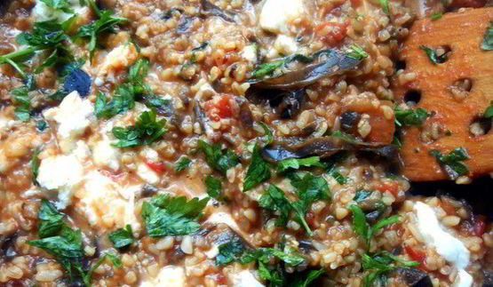 булгур с баклажанами, томатами и моцареллой