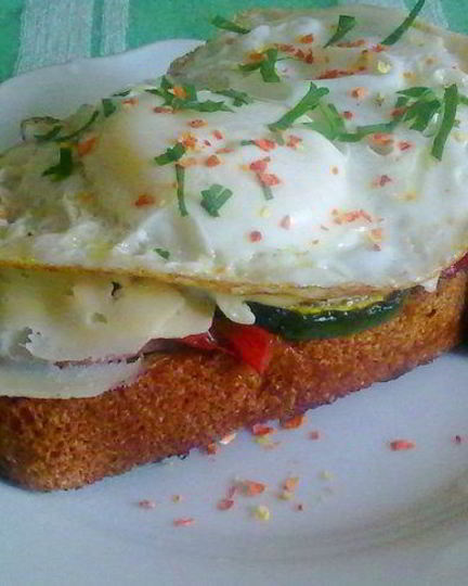 Рецепт бутерброда с беконом и яйцом