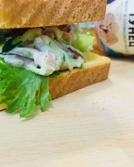 Рецепт бутерброда с консервированным тунцом