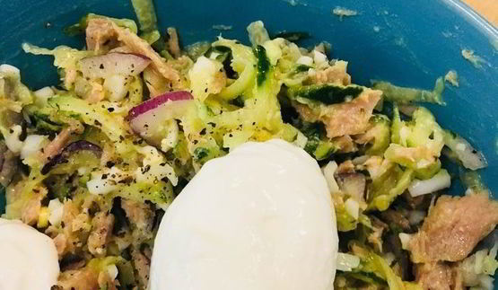 бутерброд с консервированным тунцом