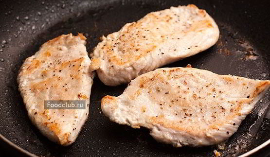 бутерброд с курицей и беконом