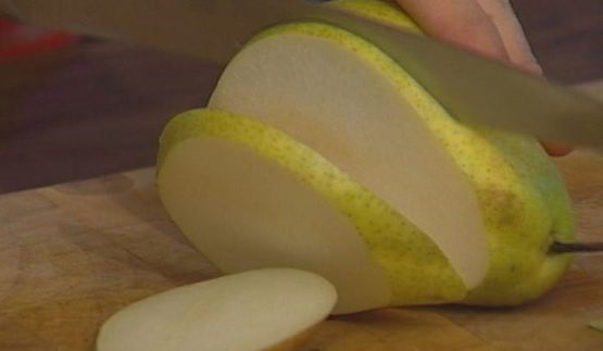 бутерброд с ветчиной, сыром и грушей