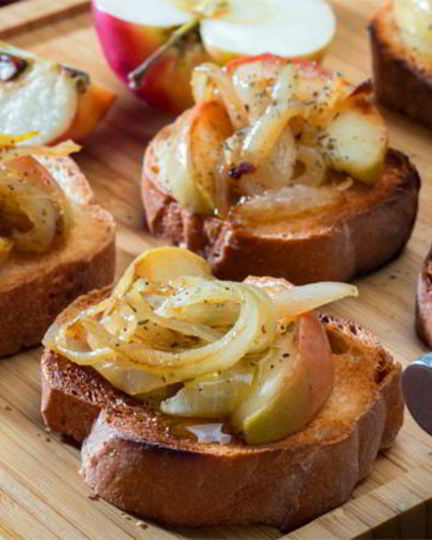 Рецепт бутерброда с яблочно-луковой начинкой