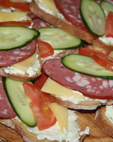 Рецепт бутербродов к завтраку разноцветная мозаика