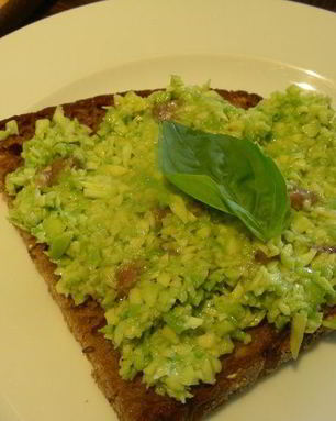 Бутерброды с авокадо и анчоусами