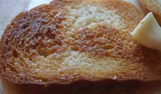 бутерброды с чесноком и рубленым яйцом