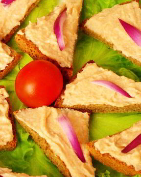 Бутерброды с икрой минтая