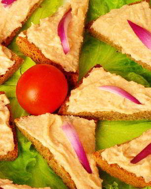 Бутерброды с икрой минтая